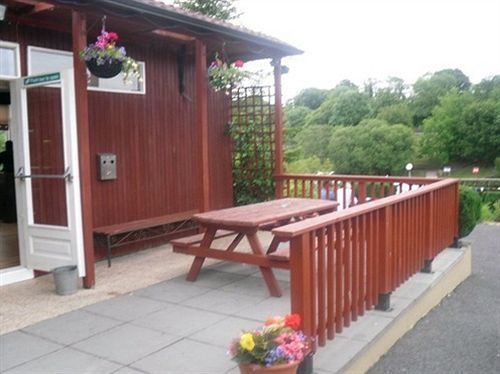 Carrybridge Lakeside Lodge Эннискиллен Экстерьер фото